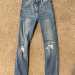 Hollister Size 00R Medium wash